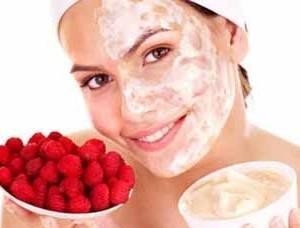mask with berries for facial rejuvenation